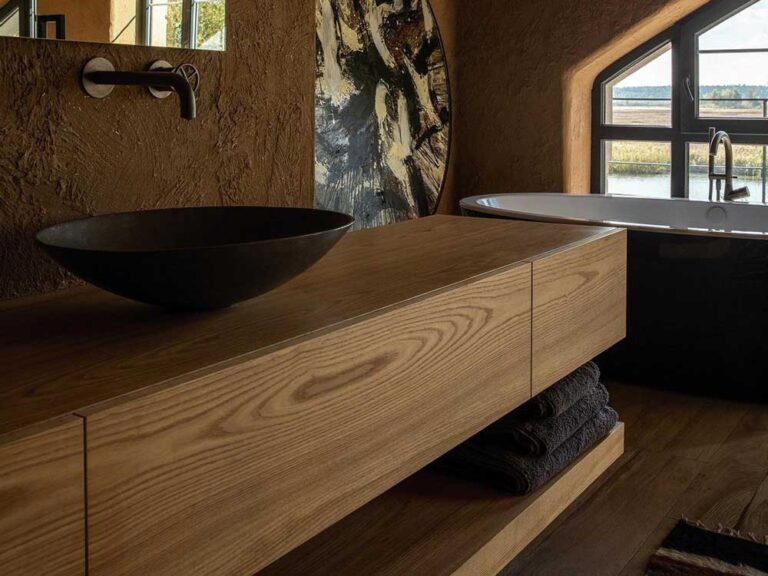 Kopalnica po meri v podstrešnem stanovanju