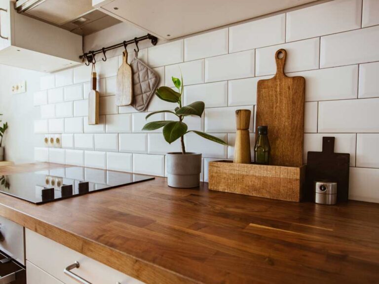 Lesen pult v kuhinji