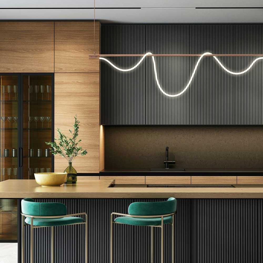 Kuhinja izdelana po naročilu z gladkimi površinami in enotnimi linijami