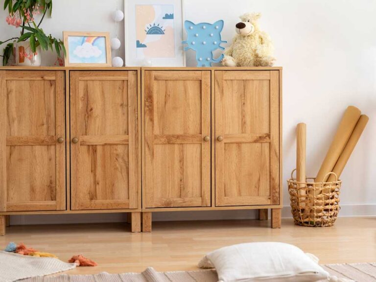 Otroške lesene nizke omarice
