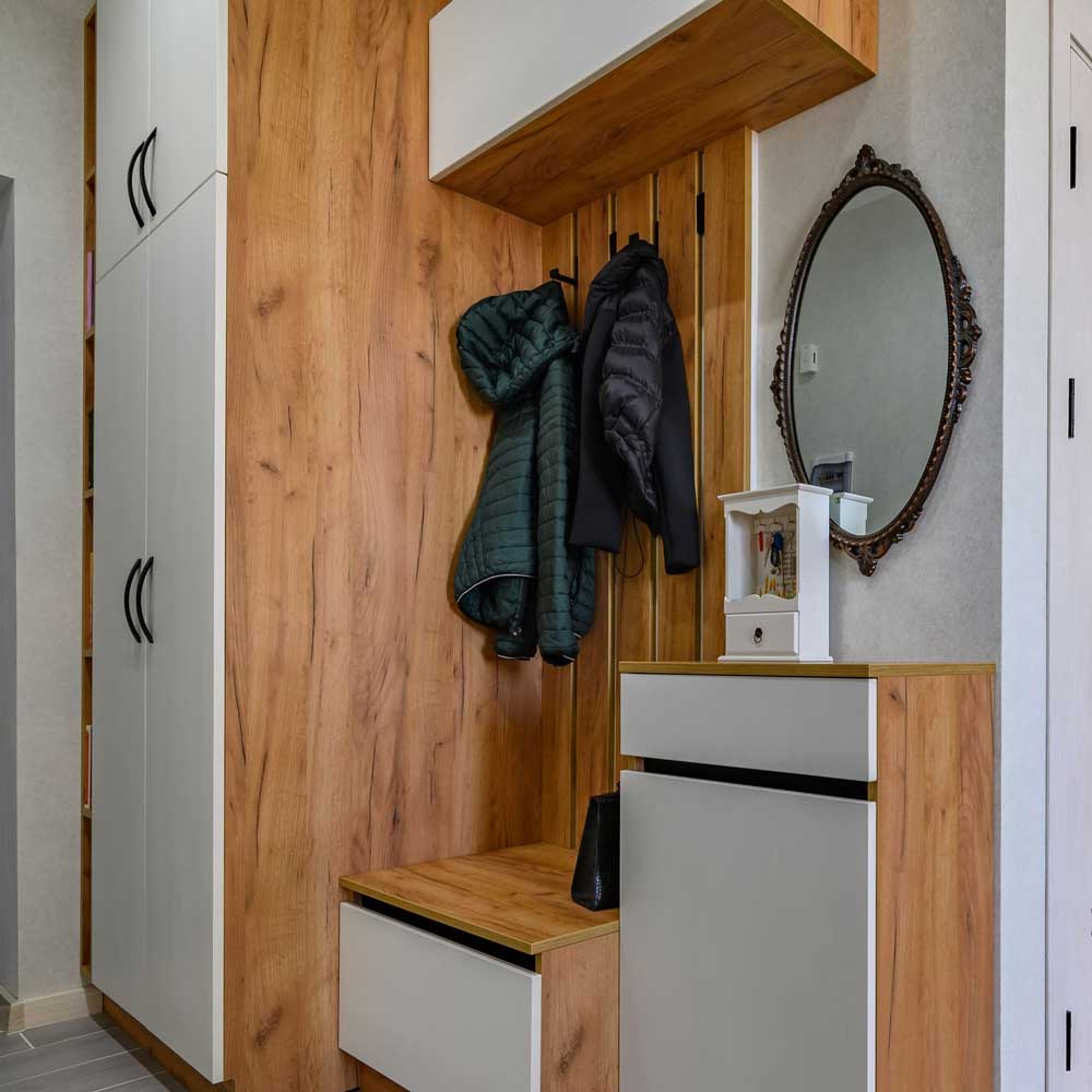 Klasična lesena predsoba izdelana po meri